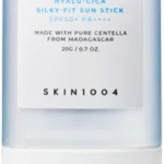 ضد آفتاب استیکی سنتلا اسکین 1004 Skin